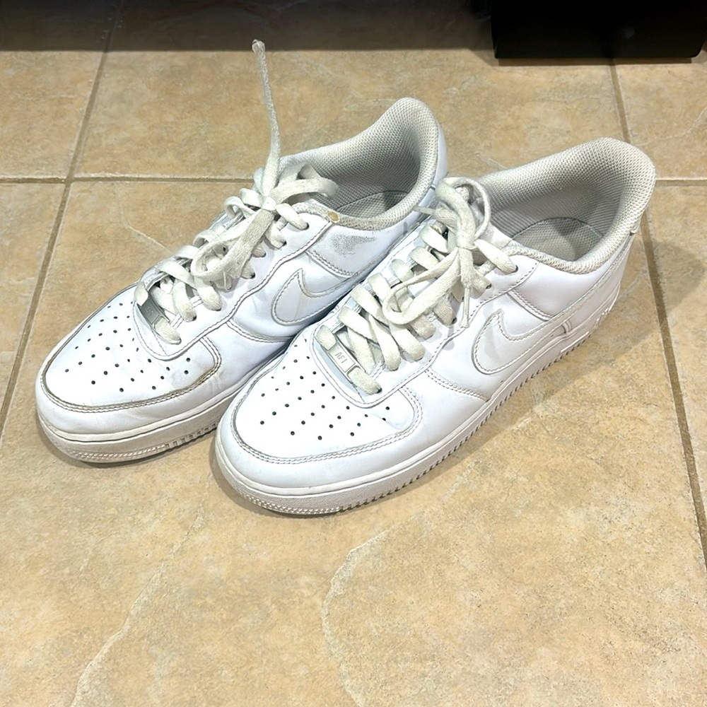 Nike White Women's Sneakers